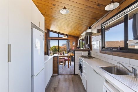 Photo of property in 2 Honnor Place, Hurdon, New Plymouth, 4310