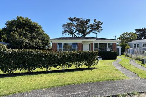 Photo of property in 22 Clinton Avenue, Te Atatu Peninsula, Auckland, 0610