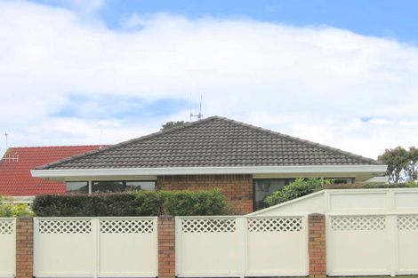 Photo of property in 2/2 Sunrise Avenue, Mount Maunganui, 3116