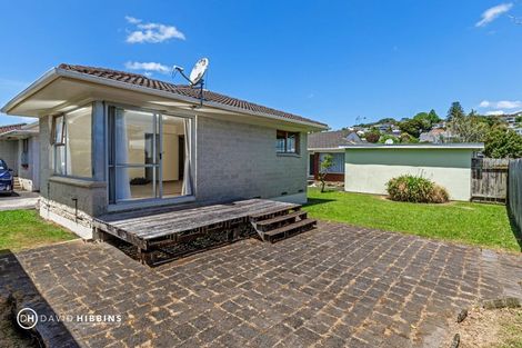 Photo of property in 2/16 Mannering Place, Hillcrest, Auckland, 0627