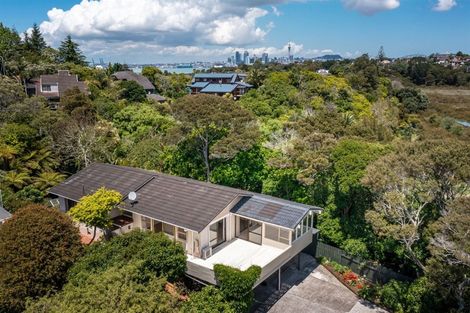Photo of property in 17 Kororo Street, Northcote, Auckland, 0627