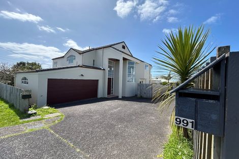 Photo of property in 2/991 Beach Road, Torbay, Auckland, 0630