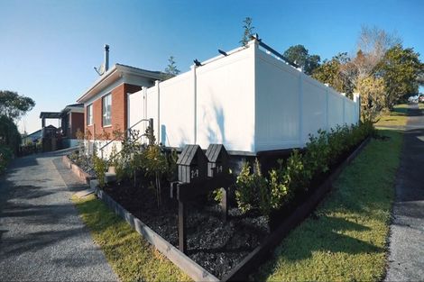 Photo of property in 2/9 Paruru Avenue, Northcote, Auckland, 0627