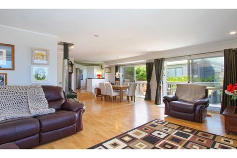 Photo of property in 272 Glamorgan Drive, Northcross, Auckland, 0630