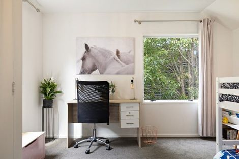 Photo of property in 12 Mackinnon Terrace, Sunshine Bay, Queenstown, 9300