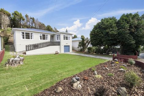 Photo of property in 36 Miles Crescent, Newlands, Wellington, 6037
