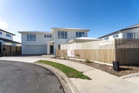 Photo of property in 7 Pine Hill Rise, Glenside, Wellington, 6037