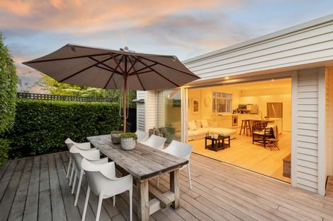 Photo of property in 33 Hawkesbury Avenue, St Albans, Christchurch, 8014