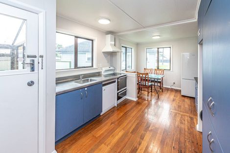 Photo of property in 24 Selwyn Crescent, College Estate, Whanganui, 4500