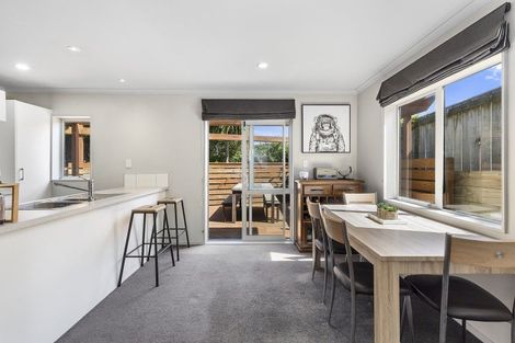 Photo of property in 16u7 Black Rock Road, Newlands, Wellington, 6037