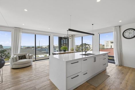 Photo of property in 8 Kowhai Street, Strandon, New Plymouth, 4312