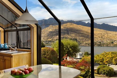 Photo of property in 19 Goldfield Heights, Queenstown, 9300