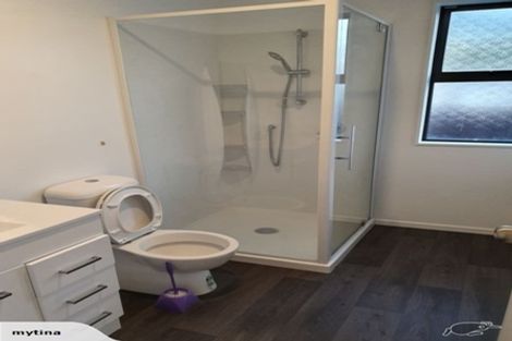 Photo of property in 46 Exeter Crescent, Takaro, Palmerston North, 4412