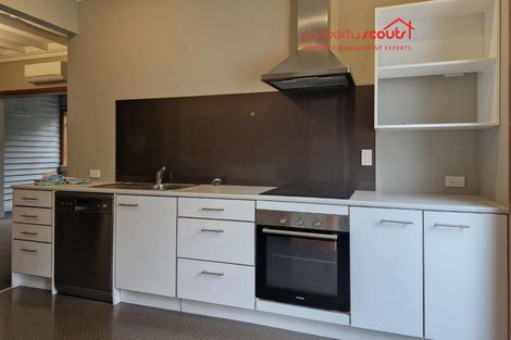 Photo of property in 40 Waiwaka Terrace, Strandon, New Plymouth, 4312