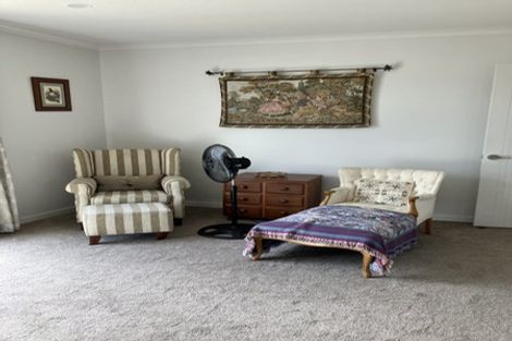 Photo of property in 23 Maka Terrace, Orewa, 0931