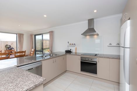 Photo of property in 13 Mcgowan Rise, Tuakau, 2121