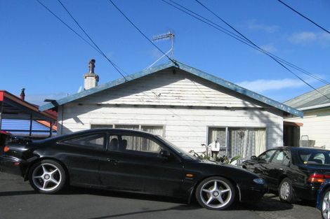 Photo of property in 71 Queens Drive, Lyall Bay, Wellington, 6022
