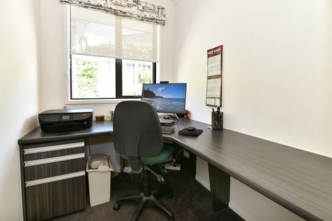 Photo of property in 32 Grovenor Drive, Orewa, 0931