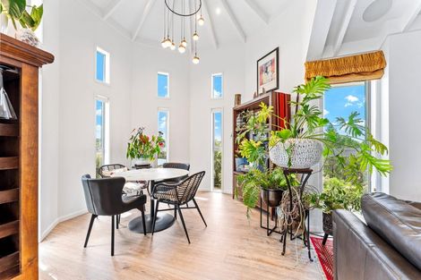 Photo of property in 1/4 Roberts Road, Matakatia, Whangaparaoa, 0930
