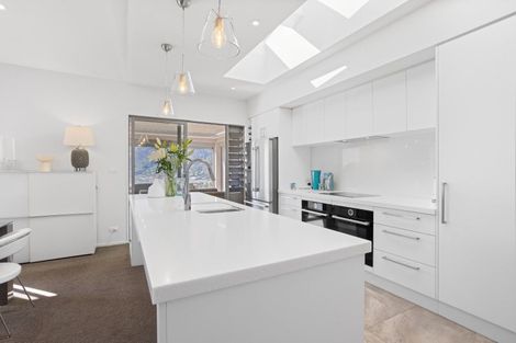 Photo of property in 16 Harbour View Heights, Picton, 7220