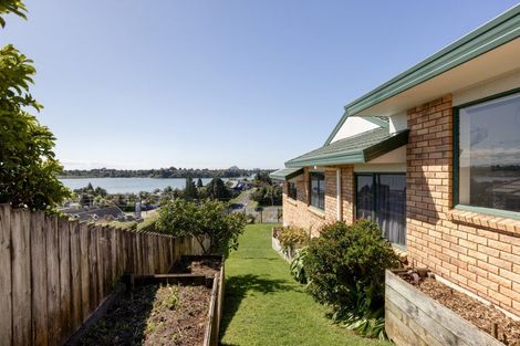 Photo of property in 32 Downing Place, Welcome Bay, Tauranga, 3112