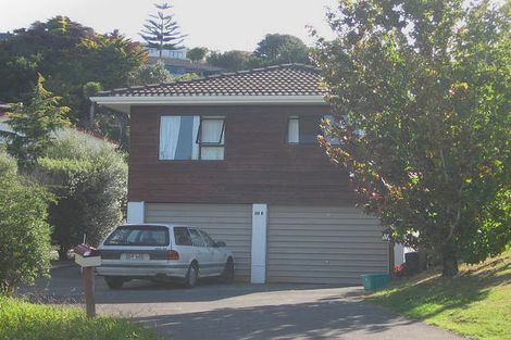 Photo of property in 1/51 Greenvalley Rise, Glenfield, Auckland, 0629