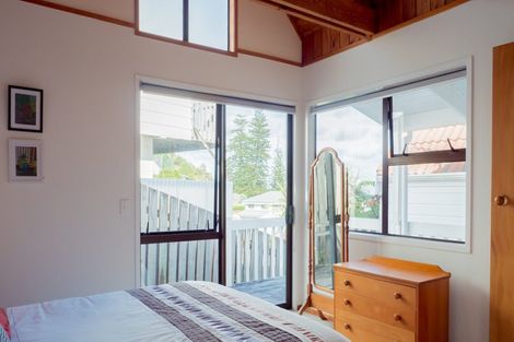 Photo of property in 21 Du Fresne Place, Russell, 0202