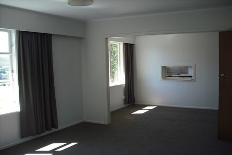 Photo of property in 19a Huntingdon Street, Northland, Wellington, 6012