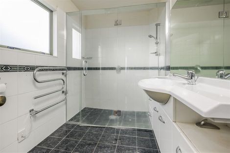 Photo of property in 5a Grimshaw Place, Henderson, Auckland, 0612