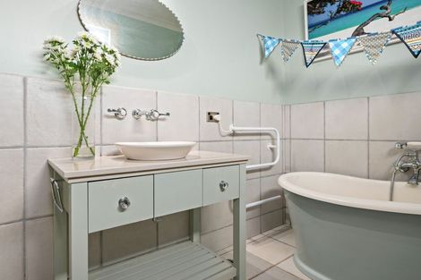 Photo of property in 35 The Esplanade, Huntington, Hamilton, 3210