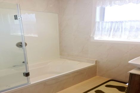 Photo of property in 44 Kaikoura Street, Henderson, Auckland, 0612