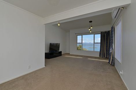 Photo of property in 5a Edgecombe Street, Newlands, Wellington, 6037
