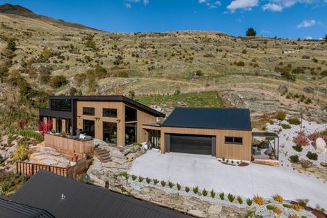 Photo of property in 11 Red Deer Rise, Kelvin Heights, Queenstown, 9300