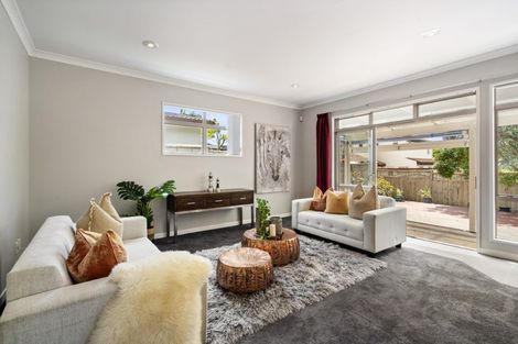 Photo of property in 11 English Oak Drive, Schnapper Rock, Auckland, 0632