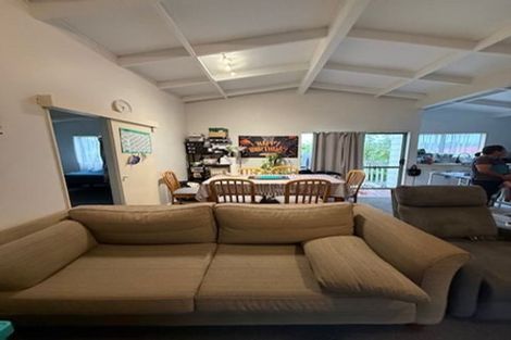 Photo of property in 16 Totaravale Drive, Totara Vale, Auckland, 0629