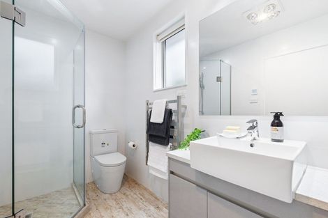 Photo of property in 16 Para Close, Fairview Heights, Auckland, 0632