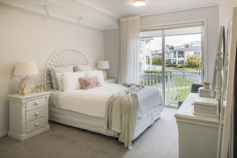 Photo of property in 74 Panorama Heights, Orewa, 0931