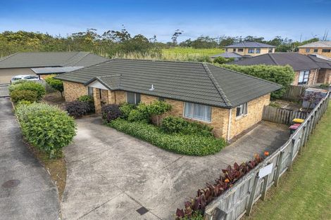 Photo of property in 17 Aitkenhead Court, Parakai, 0830