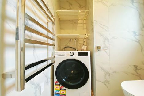 Photo of property in 18d Arrow Road, Forrest Hill, Auckland, 0620