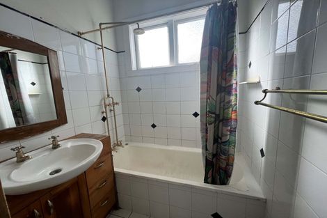 Photo of property in 3152 Great North Road, New Lynn, Auckland, 0600