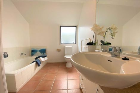 Photo of property in 16 Kilsyth Way, East Tamaki Heights, Auckland, 2016