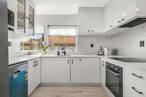Photo of property in 52 Riverton Drive, Randwick Park, Auckland, 2105