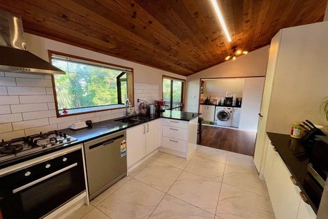 Photo of property in 2/11 Firle Place, Green Bay, Auckland, 0604