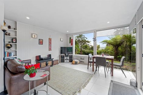 Photo of property in 16a Poplar Road, Stanmore Bay, Whangaparaoa, 0932