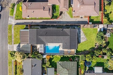 Photo of property in 31 Rewarewa Crescent, Waikanae, 5036