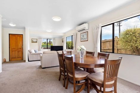 Photo of property in 37 Hutchinson Avenue, New Lynn, Auckland, 0600