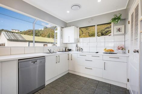 Photo of property in 28 Leeward Drive, Whitby, Porirua, 5024
