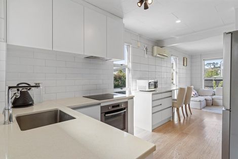 Photo of property in 3/1 Cockayne Crescent, Sunnynook, Auckland, 0620