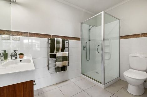 Photo of property in 94 Oakway Drive, Schnapper Rock, Auckland, 0632