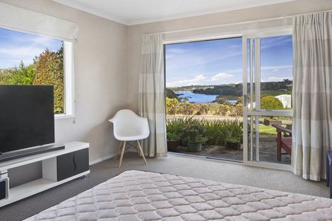 Photo of property in 15 Matheson Road, Red Beach, 0932